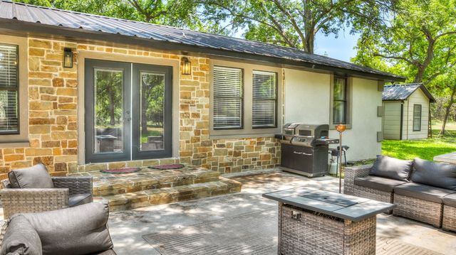 727 Leakey Springs Rd, Leakey, TX 78873