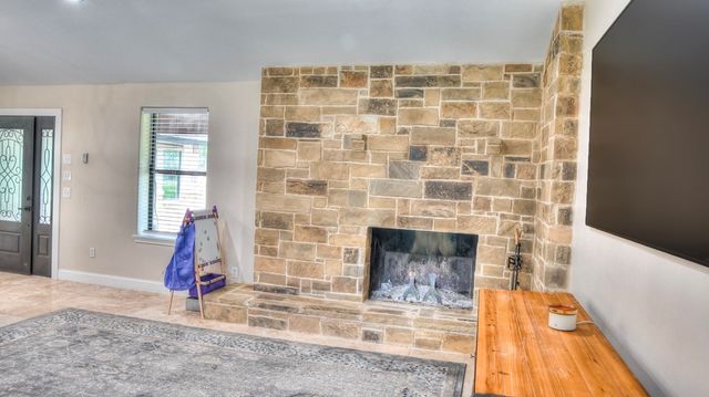 727 Leakey Springs Rd, Leakey, TX 78873