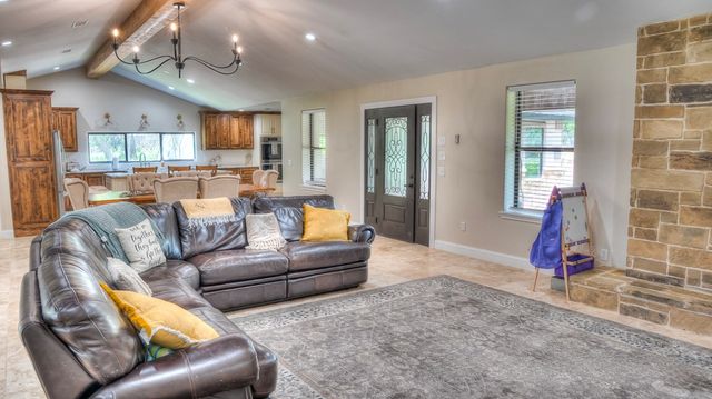 727 Leakey Springs Rd, Leakey, TX 78873