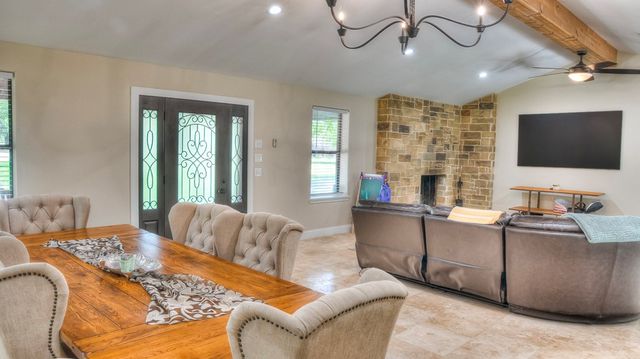 727 Leakey Springs Rd, Leakey, TX 78873