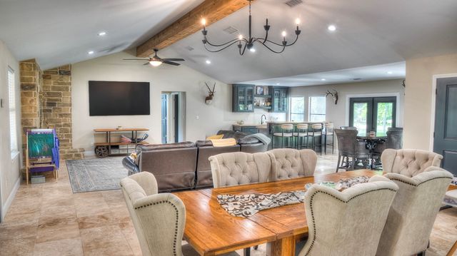 727 Leakey Springs Rd, Leakey, TX 78873