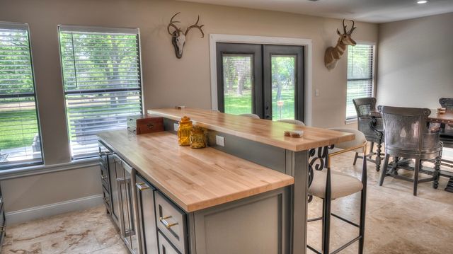 727 Leakey Springs Rd, Leakey, TX 78873