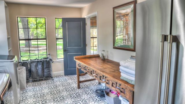 727 Leakey Springs Rd, Leakey, TX 78873