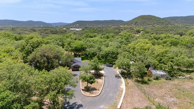 727 Leakey Springs Rd, Leakey, TX 78873