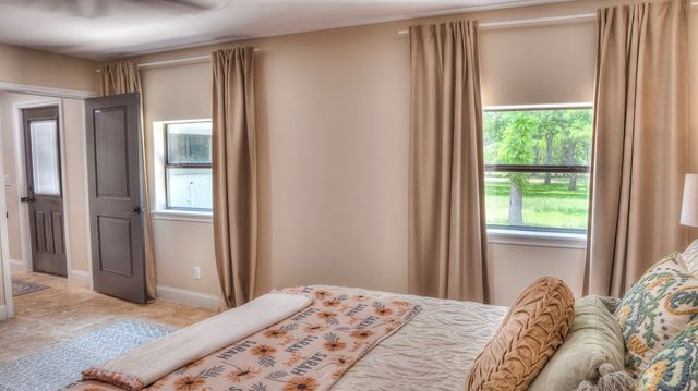 727 Leakey Springs Rd, Leakey, TX 78873