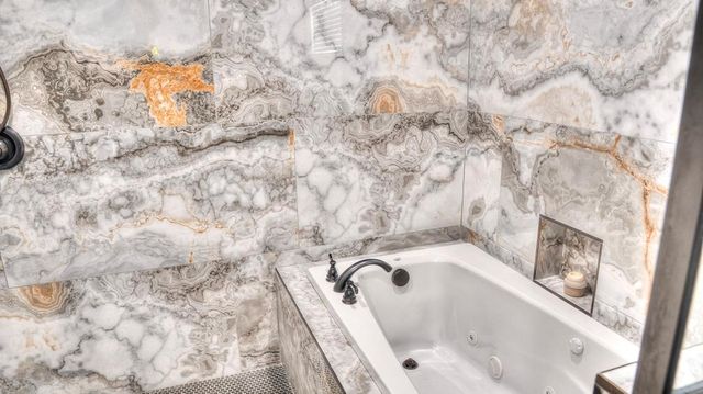 727 Leakey Springs Rd, Leakey, TX 78873