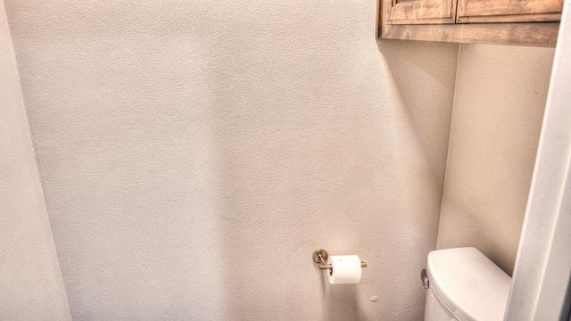 727 Leakey Springs Rd, Leakey, TX 78873