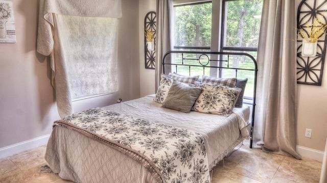 727 Leakey Springs Rd, Leakey, TX 78873