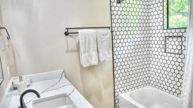 727 Leakey Springs Rd, Leakey, TX 78873