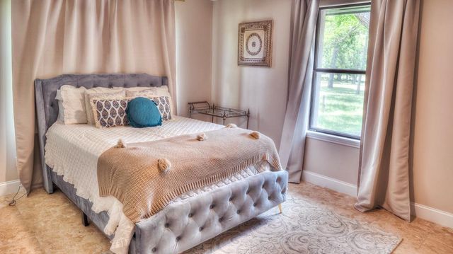 727 Leakey Springs Rd, Leakey, TX 78873