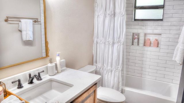 727 Leakey Springs Rd, Leakey, TX 78873