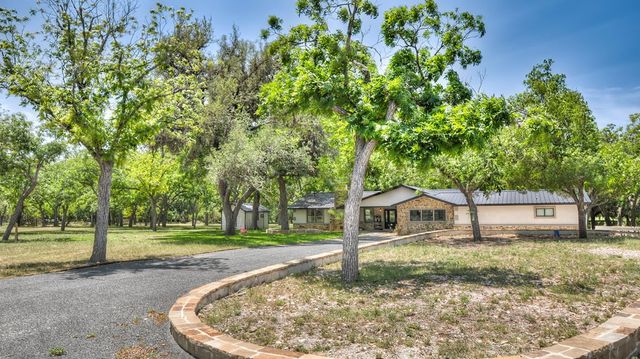 727 Leakey Springs Rd, Leakey, TX 78873