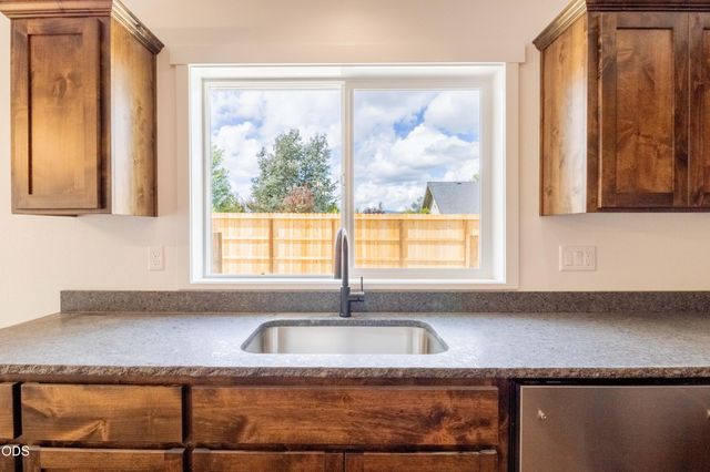 2716 Denton Trail, Grants Pass, OR 97527