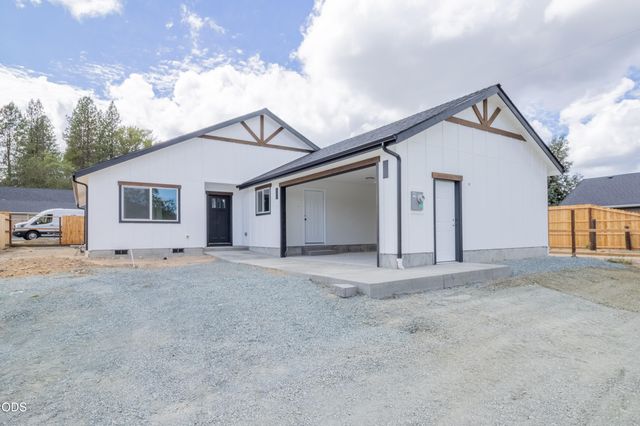 2716 Denton Trail, Grants Pass, OR 97527