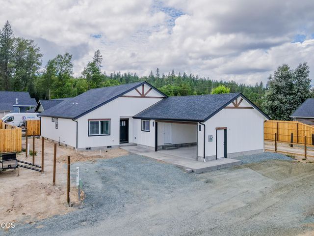 2716 Denton Trail, Grants Pass, OR 97527
