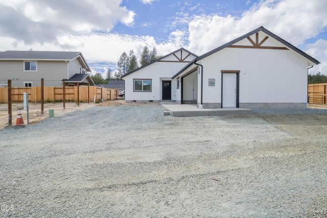 2716 Denton Trail, Grants Pass, OR 97527