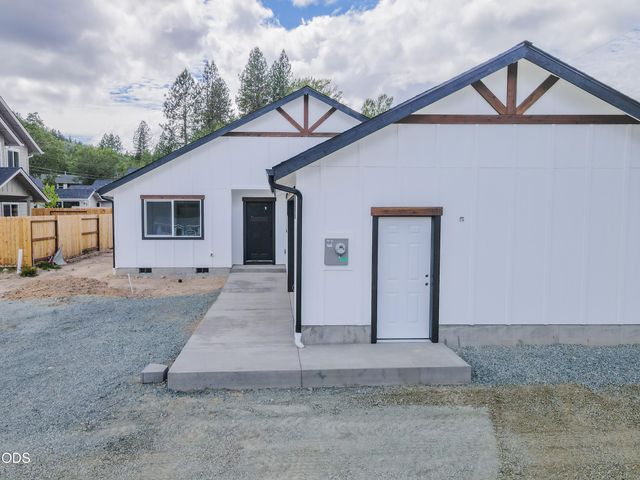 2716 Denton Trail, Grants Pass, OR 97527