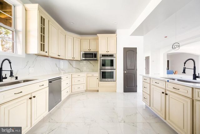 6709 S BENSON DR, Alexandria, VA 22306