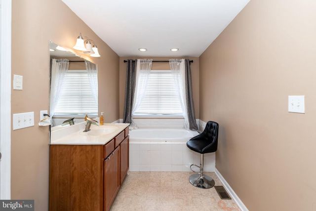 102 LAUREN CT, Landisville, NJ 08326