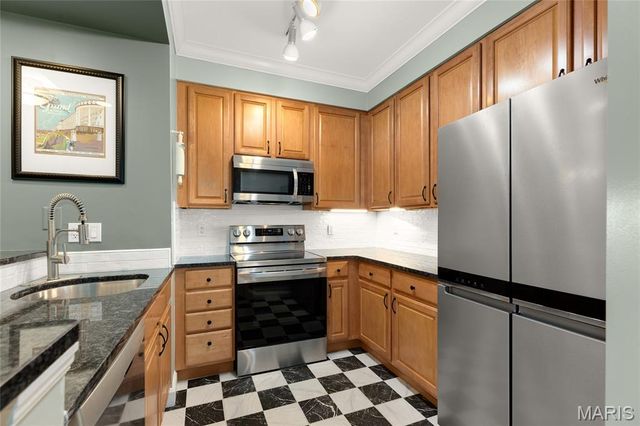 13115 Mill Crossing Court 101, Creve Coeur, MO 63141