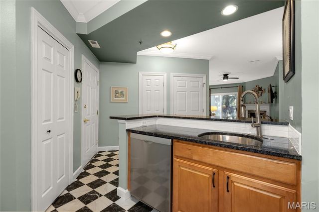 13115 Mill Crossing Court 101, Creve Coeur, MO 63141