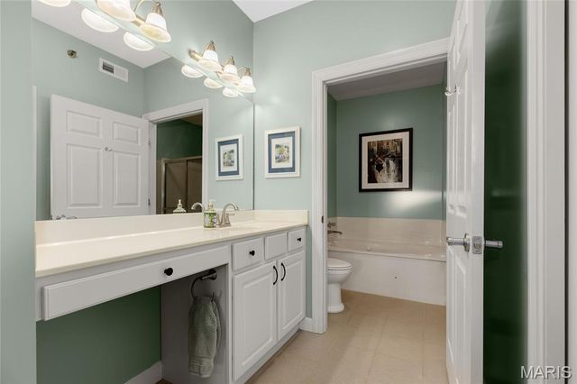 13115 Mill Crossing Court 101, Creve Coeur, MO 63141