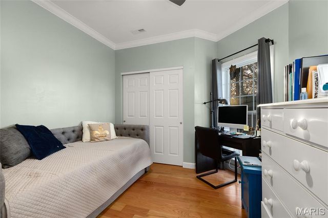 13115 Mill Crossing Court 101, Creve Coeur, MO 63141