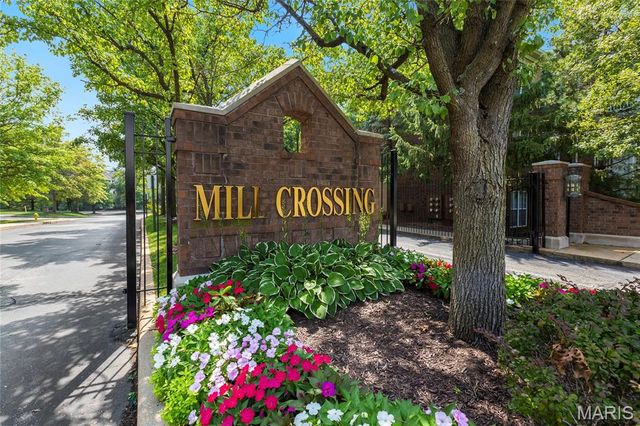 13115 Mill Crossing Court 101, Creve Coeur, MO 63141