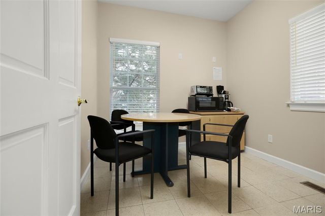 13115 Mill Crossing Court 101, Creve Coeur, MO 63141