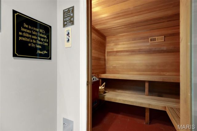 13115 Mill Crossing Court 101, Creve Coeur, MO 63141