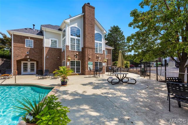 13115 Mill Crossing Court 101, Creve Coeur, MO 63141