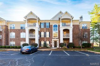 13115 Mill Crossing Court 101, Creve Coeur, MO 63141