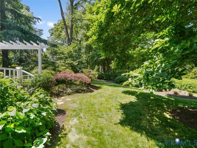 8704 River Rd, Henrico, VA 23229
