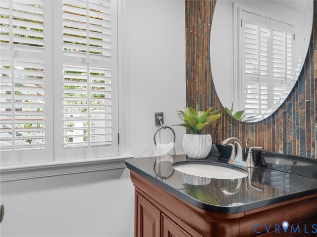 8704 River Rd, Henrico, VA 23229