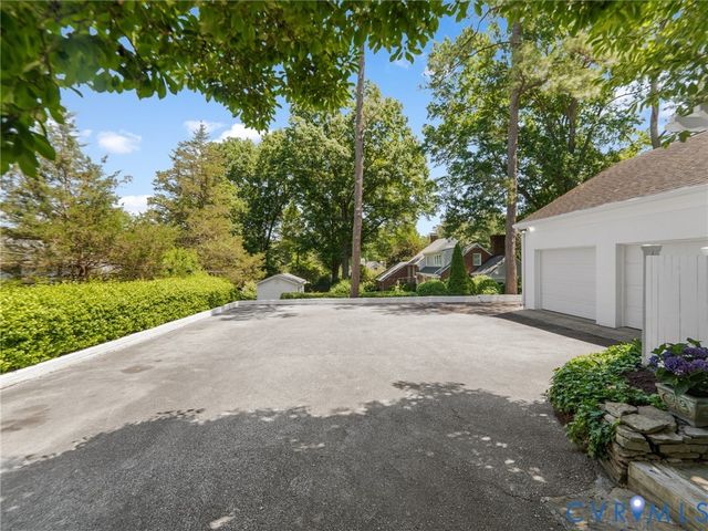 8704 River Rd, Henrico, VA 23229