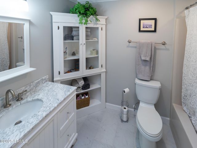 5 Gum Tree Rd Apt A2, Hilton Head Island, SC 29926