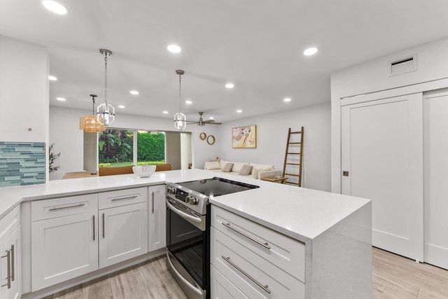 5720 Old Ocean Boulevard 4w, Ocean Ridge, FL 33435