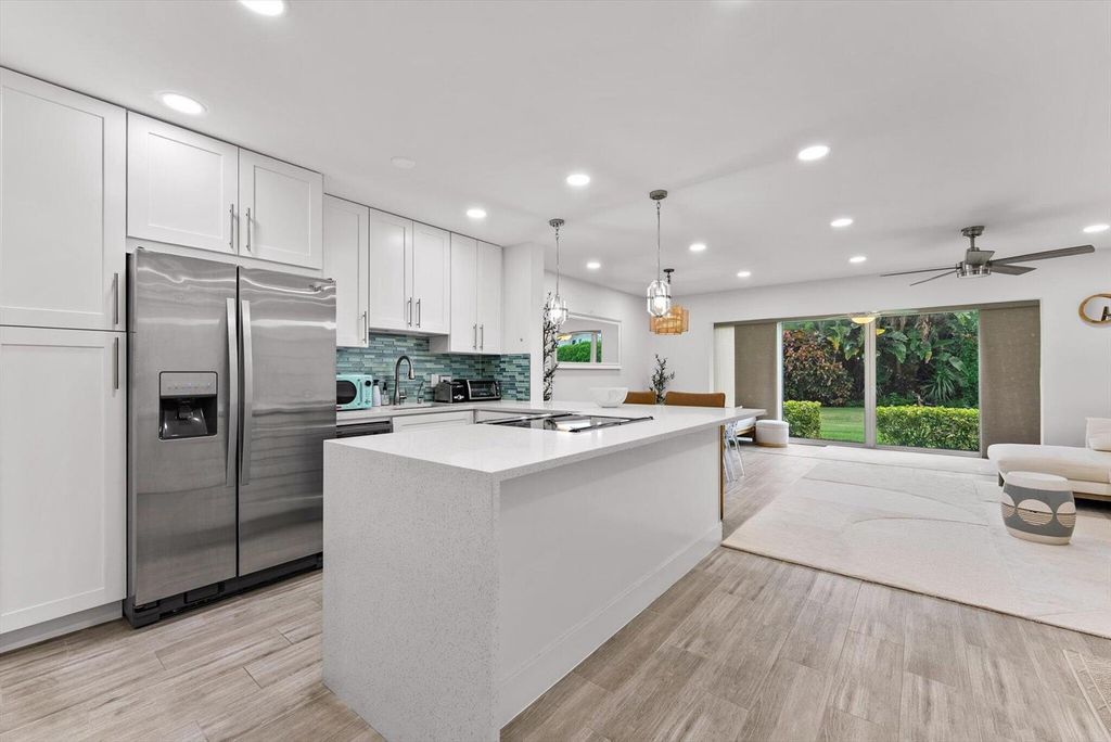 5720 Old Ocean Boulevard 4w, Ocean Ridge, FL 33435