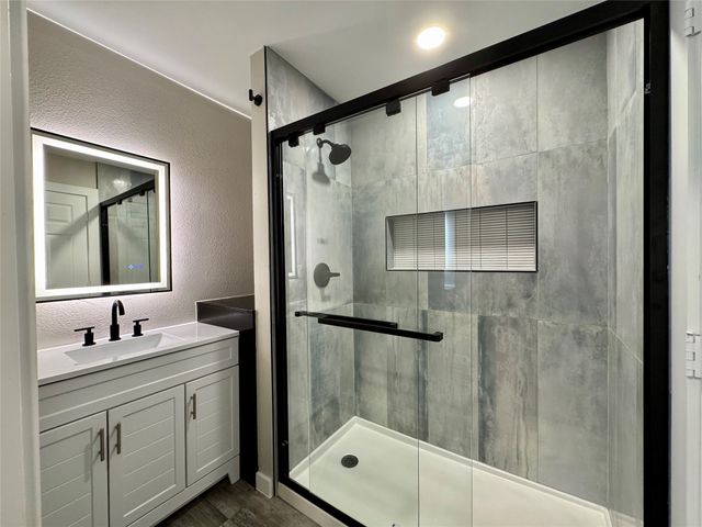 608 Mason Drive, Seven Points, TX 75143