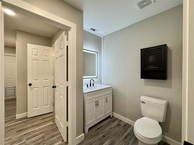 608 Mason Drive, Seven Points, TX 75143