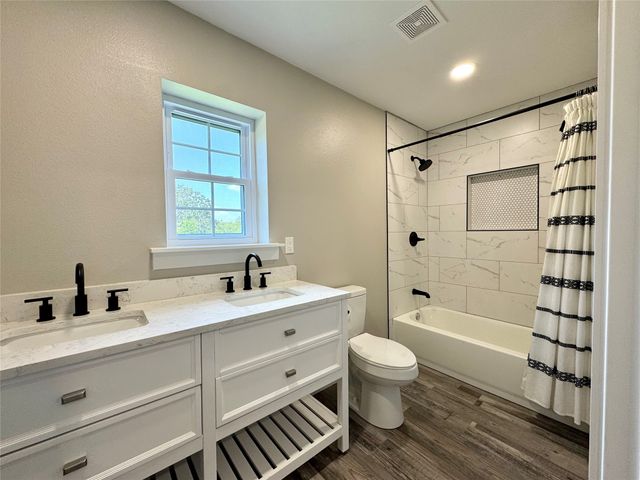 608 Mason Drive, Seven Points, TX 75143