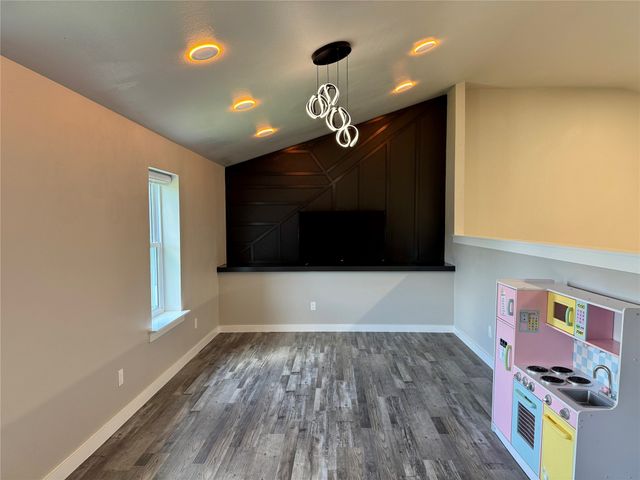 608 Mason Drive, Seven Points, TX 75143