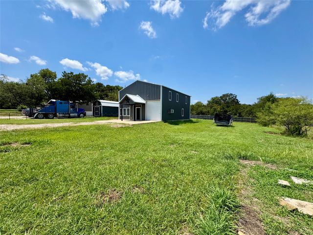 608 Mason Drive, Seven Points, TX 75143