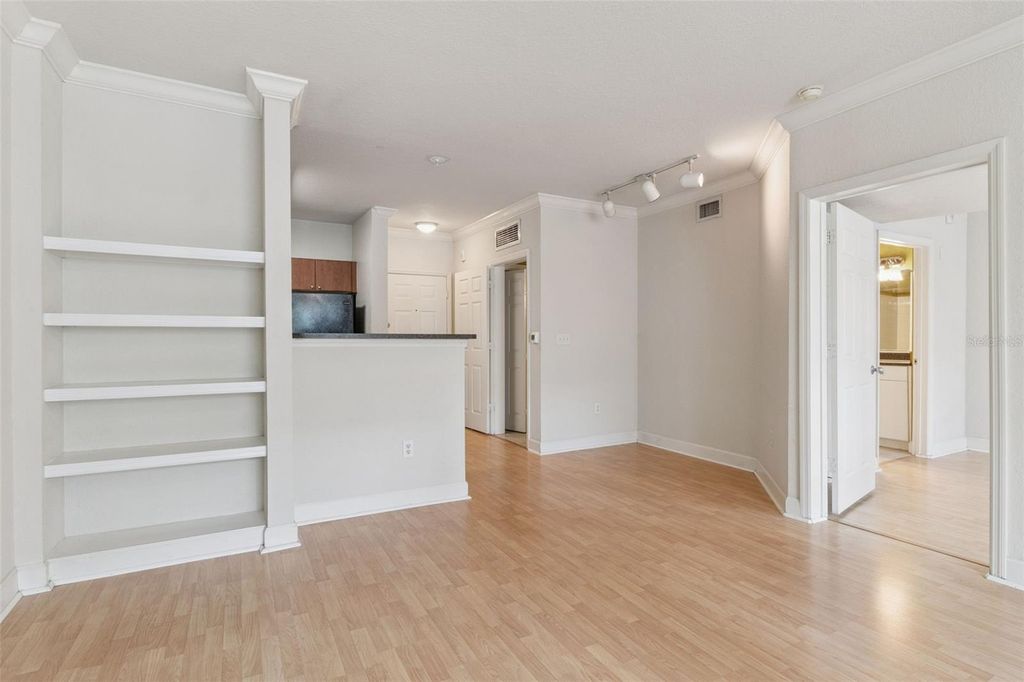 Image 5 of property listing at 202 E SOUTH STREET 4049, Orlando, FL 32801