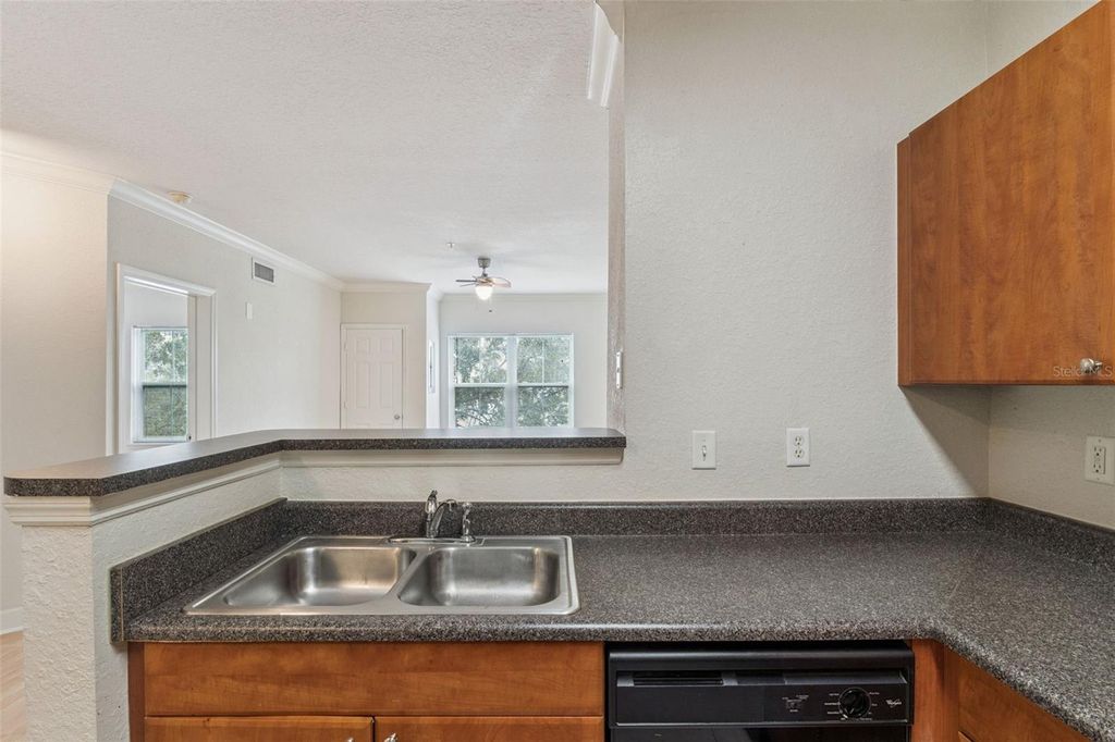 Image 8 of property listing at 202 E SOUTH STREET 4049, Orlando, FL 32801