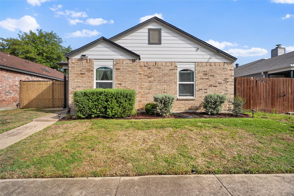 2313 Markland Street, Irving, TX 75060 — photo 3