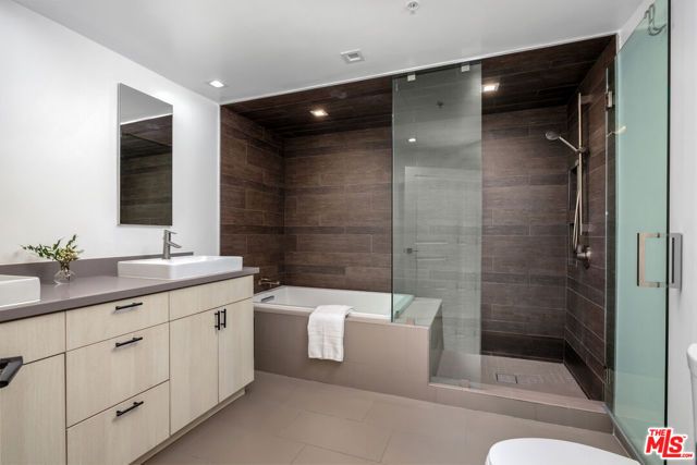 930 N Doheny Drive 317, West Hollywood, CA 90069