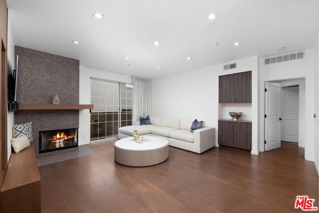930 N Doheny Drive 317, West Hollywood, CA 90069