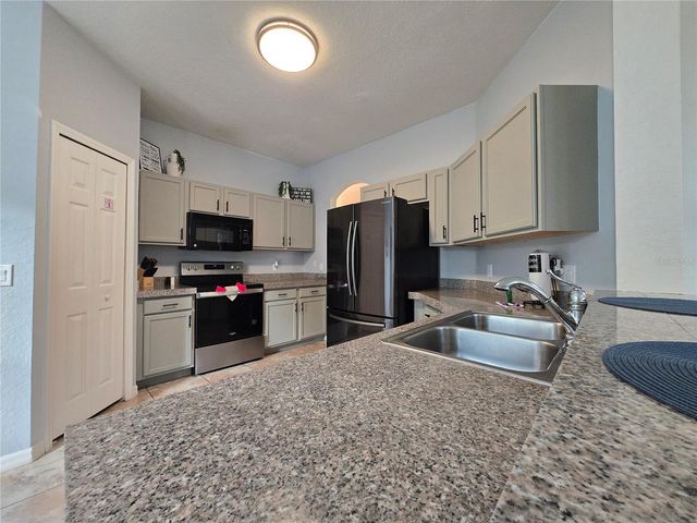 930 OXFORD DRIVE, Davenport, FL 33897