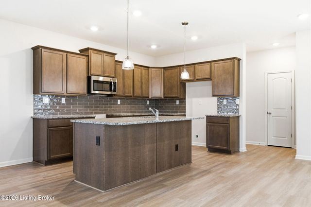 11700 Parkview Pt, Louisville, KY 40229